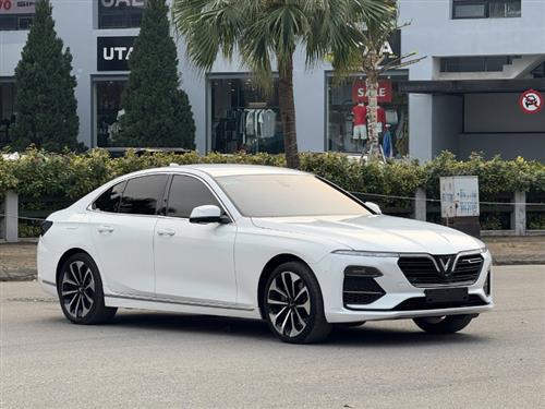 VinFast Lux A Premium 