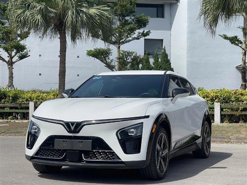 VinFast VF7 Plus 
