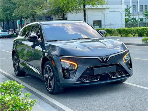 VinFast VF7 Plus 