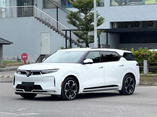 VinFast VF9 Plus 
